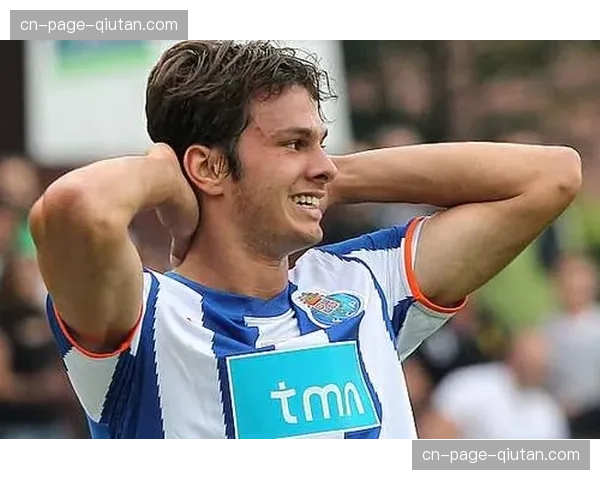 玉昆克莱伯高中锋战术支点 巴西锋霸高原空当抢点能力突出